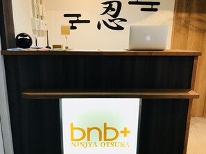 Reception - bnb+ Ninja Otsuka - Hostel (Tokyo)