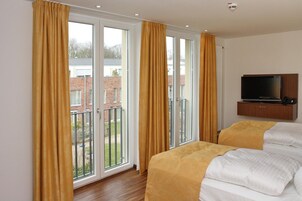 Laptop workspace, blackout drapes, free WiFi, bed sheets