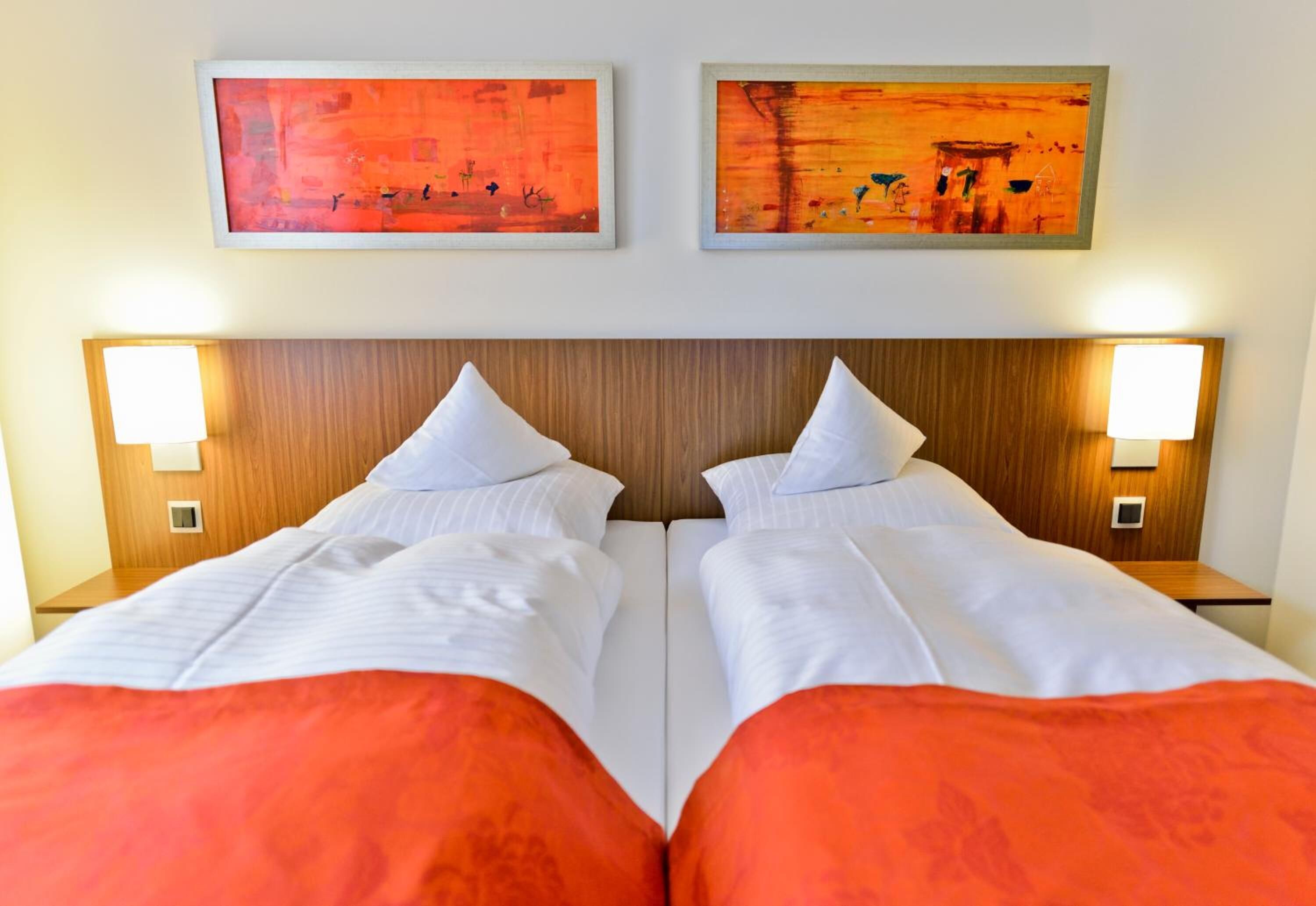 Laptop workspace, blackout drapes, free WiFi, bed sheets