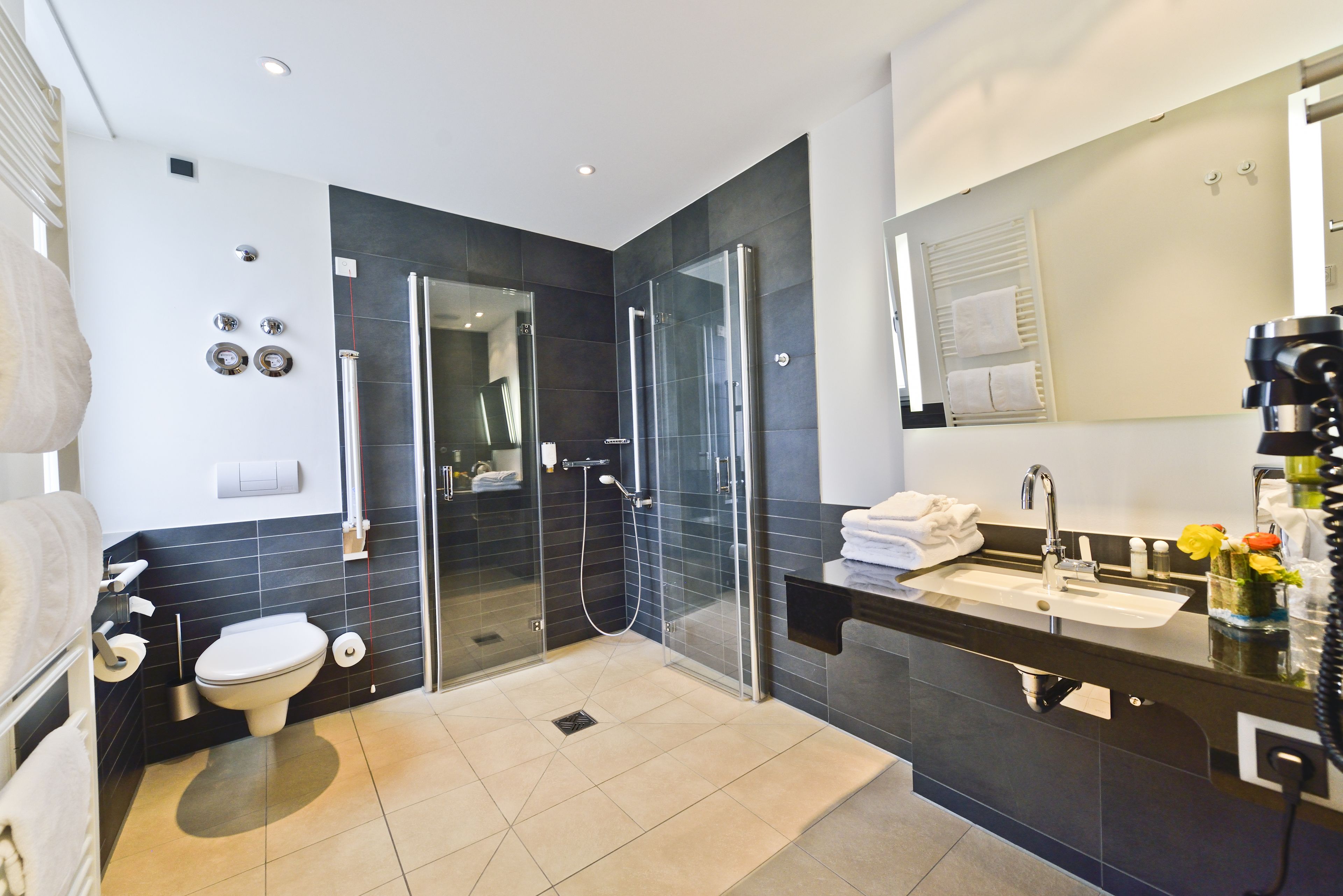 double or twin room, 1 queen bed, non smoking | laptop workspace, blackout curtains, free wifi, bed sheets