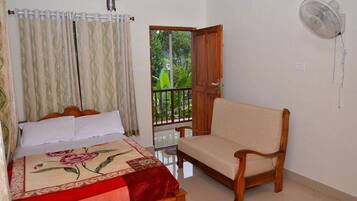 Deluxe Room, 1 Double Bed, Non Smoking | Soundproofing, WiFi