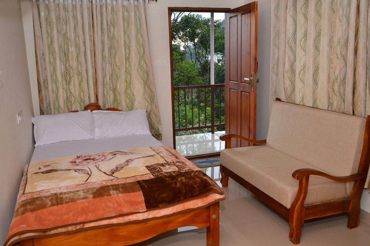 Deluxe Room, 1 Katil Kelamin (Double), Non Smoking | Kalis bunyi, Wi-fi 