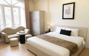 Minibar, coffres-forts dans les chambres, bureau, Wi-Fi gratuit