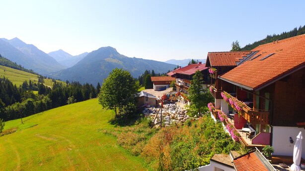 A mountain village with traditional architecture, a clear view of the surrounding landscape, and a construction site nearby. - Haus Jagdhof (Bad Hindelang)