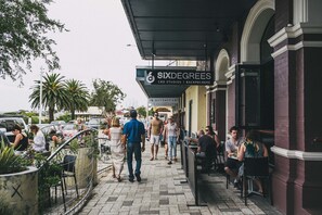 Exterior - Six Degrees Motel (Albany)