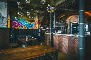 Food and drink - Six Degrees Motel (Albany)