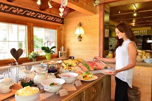Free daily buffet breakfast