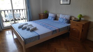 Estúdio panorâmico, 1 cama Queen | Individualmente decorados, escrivaninha, Wi-Fi de cortesia