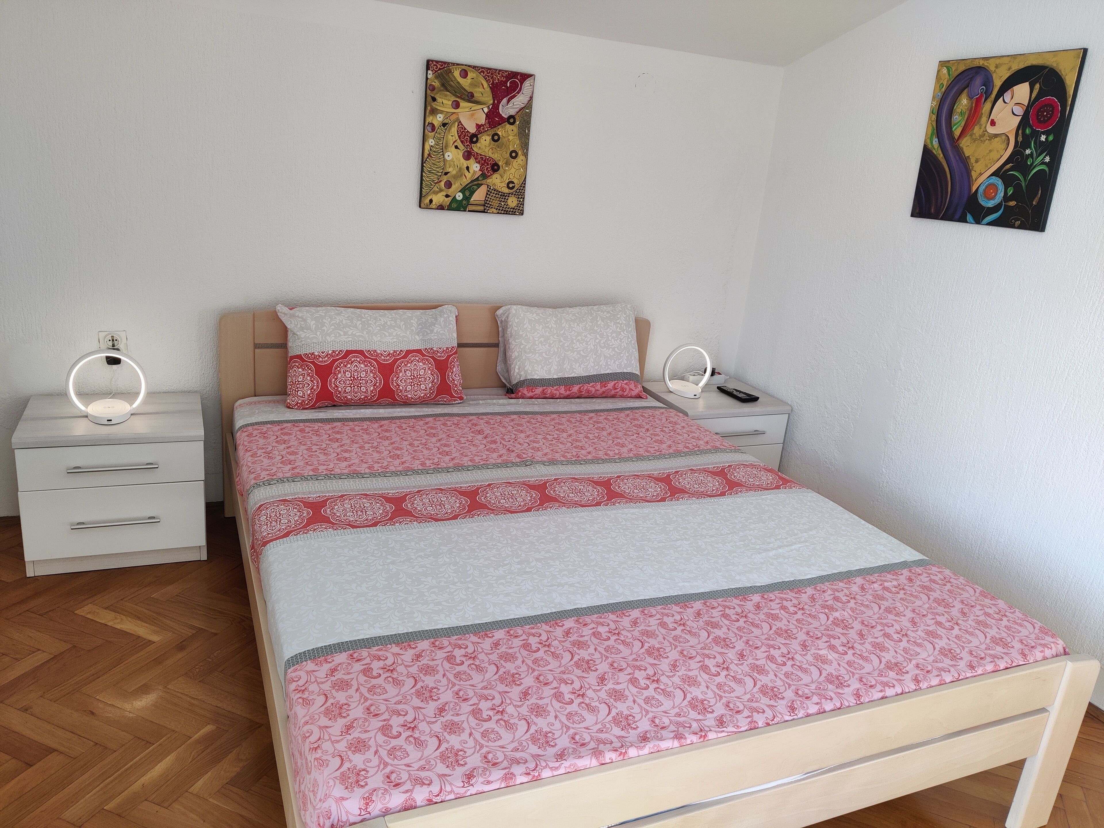 Superior-Studio, 1 Queen-Bett | Individuell dekoriert, Schreibtisch, kostenloses WLAN, Bettwäsche
