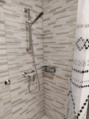 Superior Studio, 1 Queen Bed | Bathroom | Shower, hair dryer, towels, soap - La Casa Di Elisa (Hvar)