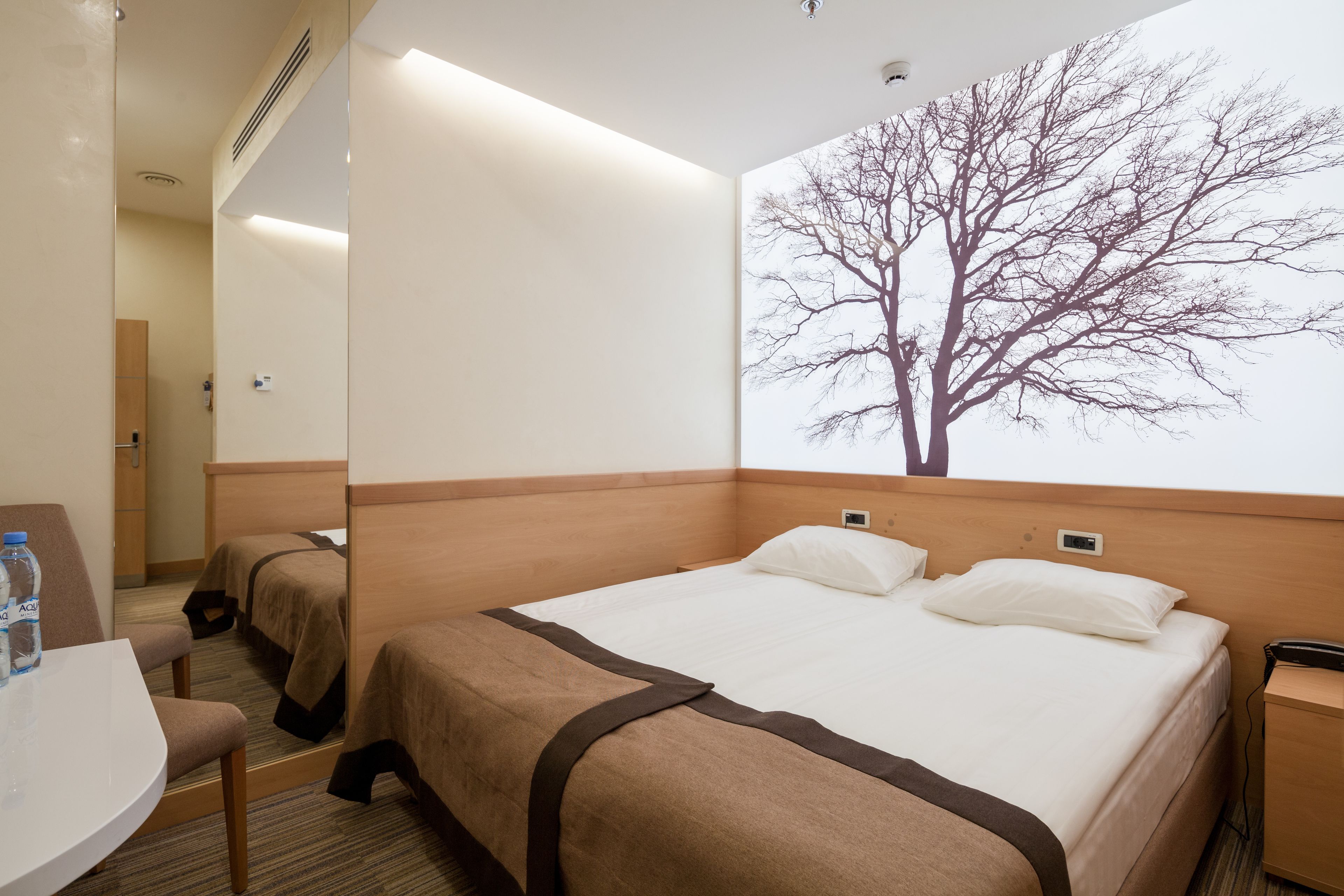 Kamar Double atau Twin Standar | Seprai premium, kedap suara, setrika/meja setrika, dan Wi-Fi gratis