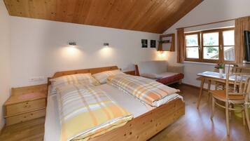 1 slaapkamer, een kluis op de kamer, reisbedje, wifi