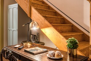 Classic Triple Room | Living area | Smart TV, Netflix
