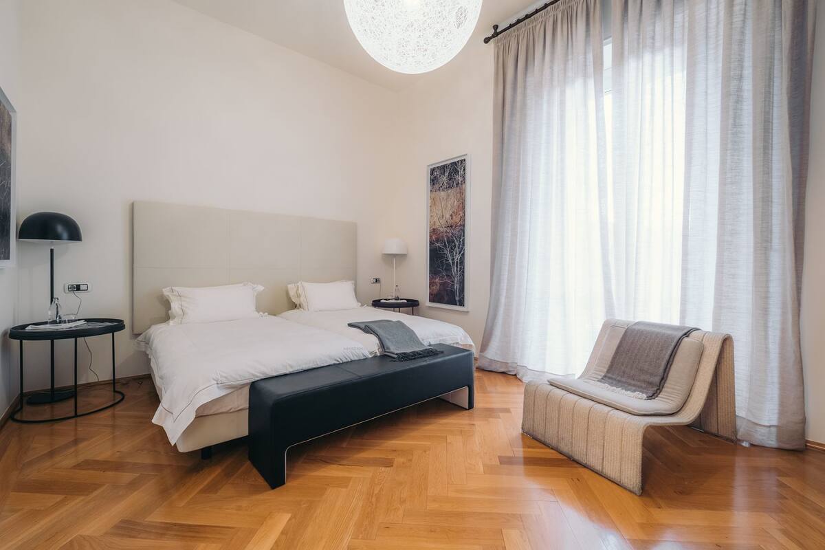 Blackout curtains, free WiFi, bed sheets