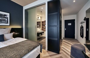 Hypo-allergenic bedding, in-room safe, desk, blackout curtains - Hotel Hansa (Herford)