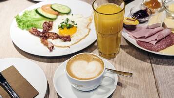 Café da manhã com buffet grátis todos os dias