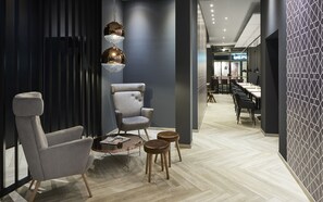 Coin salon dans le hall