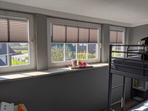 3 quartos, berço de viagem, Wi-Fi, roupa de cama