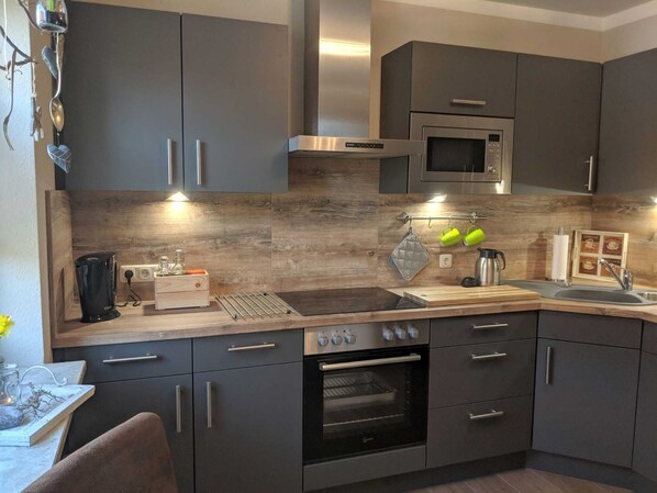 Køleskab, mikrobølgeovn, ovn, opvaskemaskine