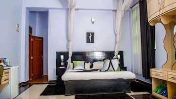 Habitación estándar con 2 camas individuales, fumadores | Escritorio, cortinas opacas, wifi gratis y ropa de cama