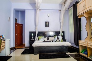 Quarto duplo standard, para fumantes | Escrivaninha, cortinas blackout, Wi-Fi de cortesia, roupa de cama