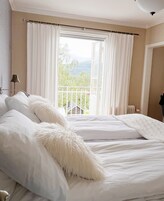 Junior Suite | Hypo-allergenic bedding, iron/ironing board, free WiFi, bed sheets