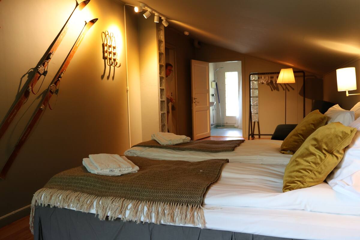 1 bedroom, hypo-allergenic bedding, iron/ironing board, free WiFi