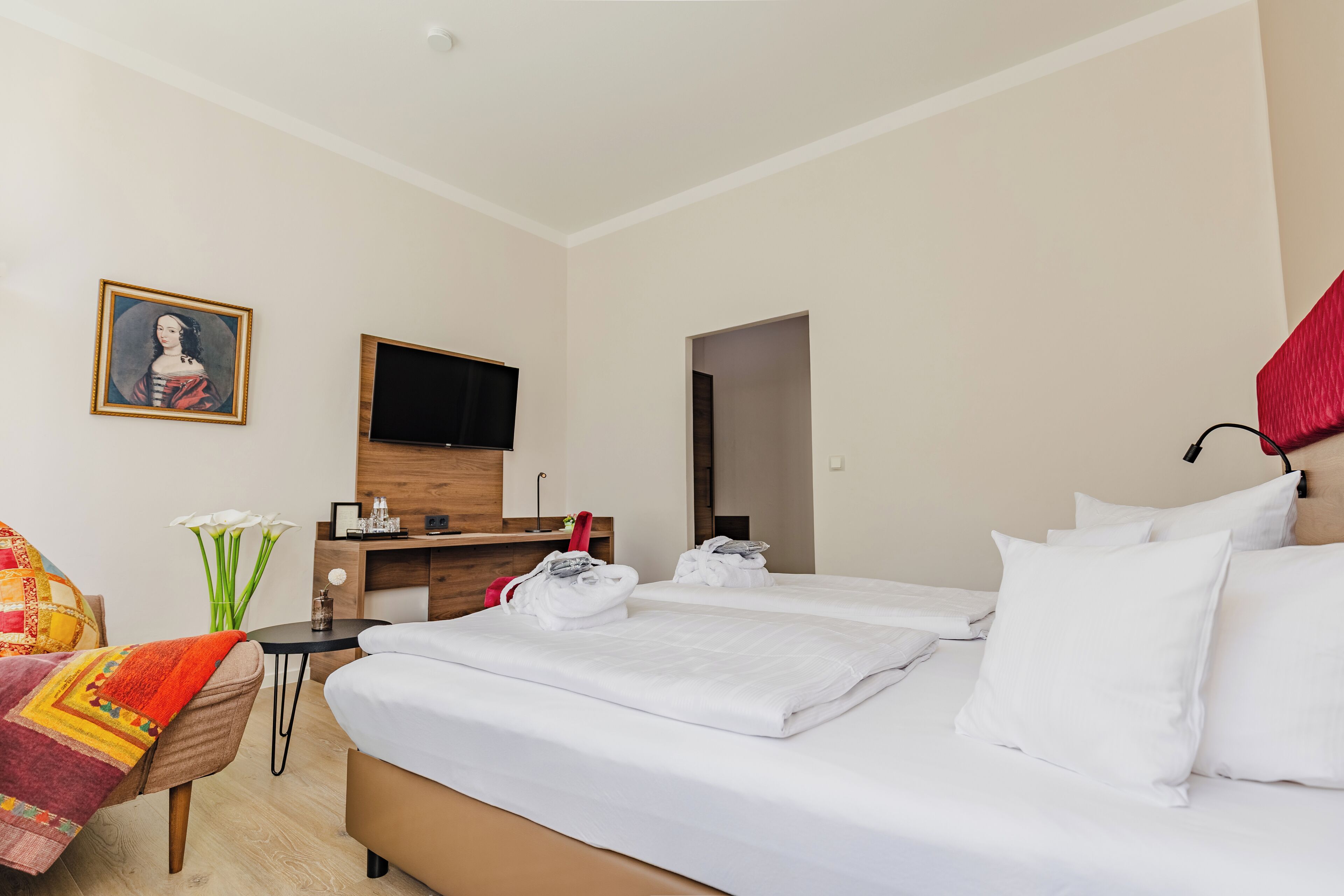 double room | hypo-allergenic bedding, minibar, desk, blackout curtains