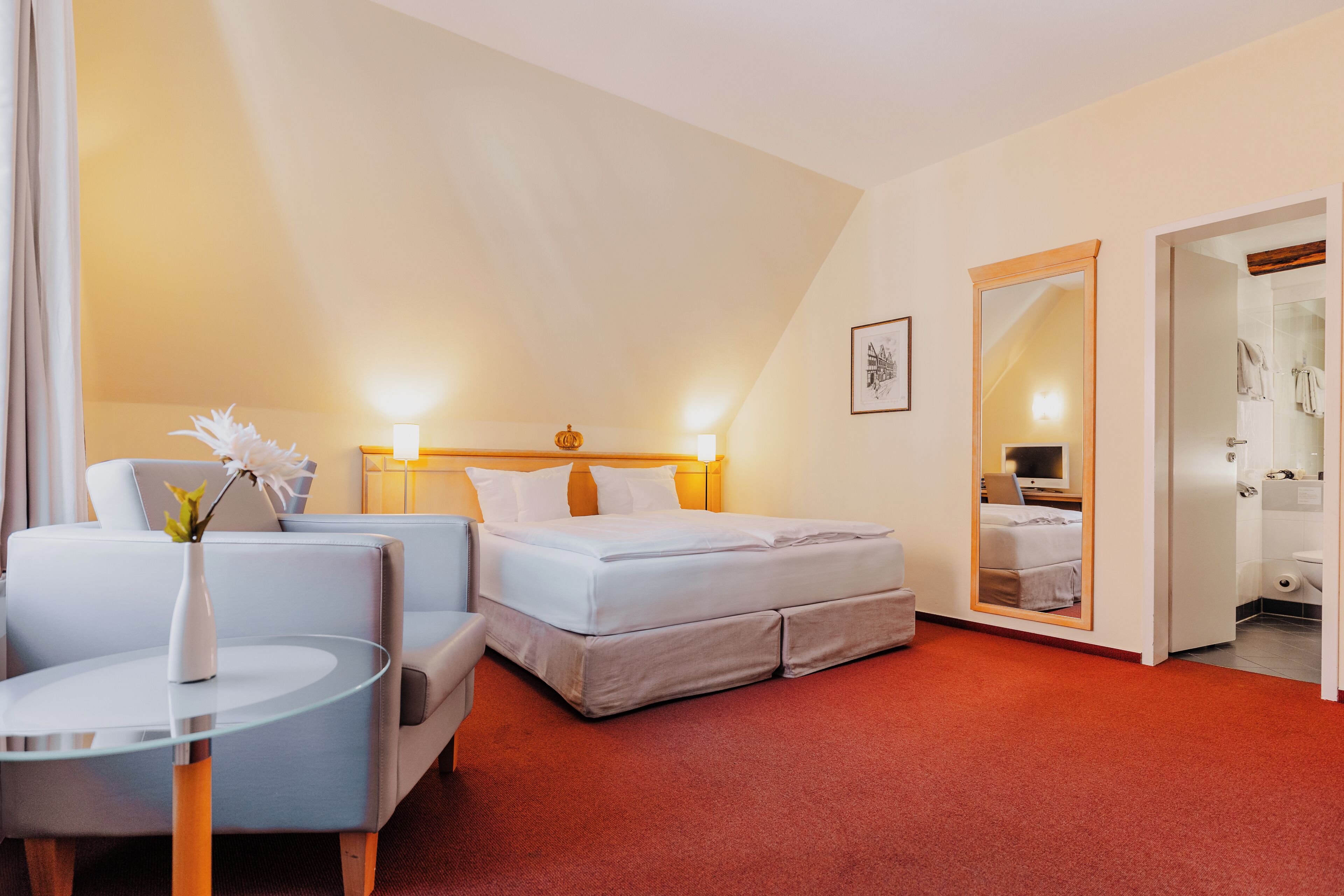 double room | hypo-allergenic bedding, minibar, desk, blackout curtains