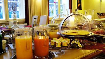 A breakfast buffet with various food items and beverages.