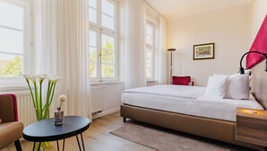Dobbeltrom | Allergitestet sengetøy, minibar, skrivebord og blendingsgardiner