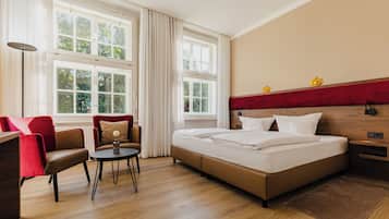 Dobbeltrom | Allergitestet sengetøy, minibar, skrivebord og blendingsgardiner