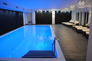 Indoor pool, outdoor pool, pool loungers - Spreewaldhof Romantik - Hotel Garni (Neu Zauche)