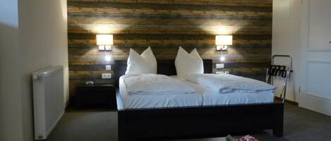 Comfort Double Room | Hypo-allergenic bedding, individually decorated, desk, blackout curtains