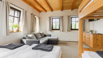 Quadruple Room (No. 9) | 1 bedroom, blackout curtains, soundproofing, free WiFi