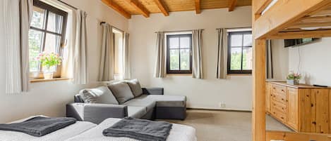 Quadruple Room (No. 9) | 1 bedroom, blackout curtains, soundproofing, free WiFi