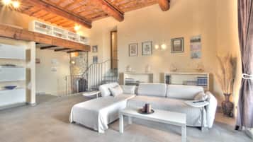 Apartment, 1 Schlafzimmer (Scirocco) | Wohnbereich | Flachbildfernseher