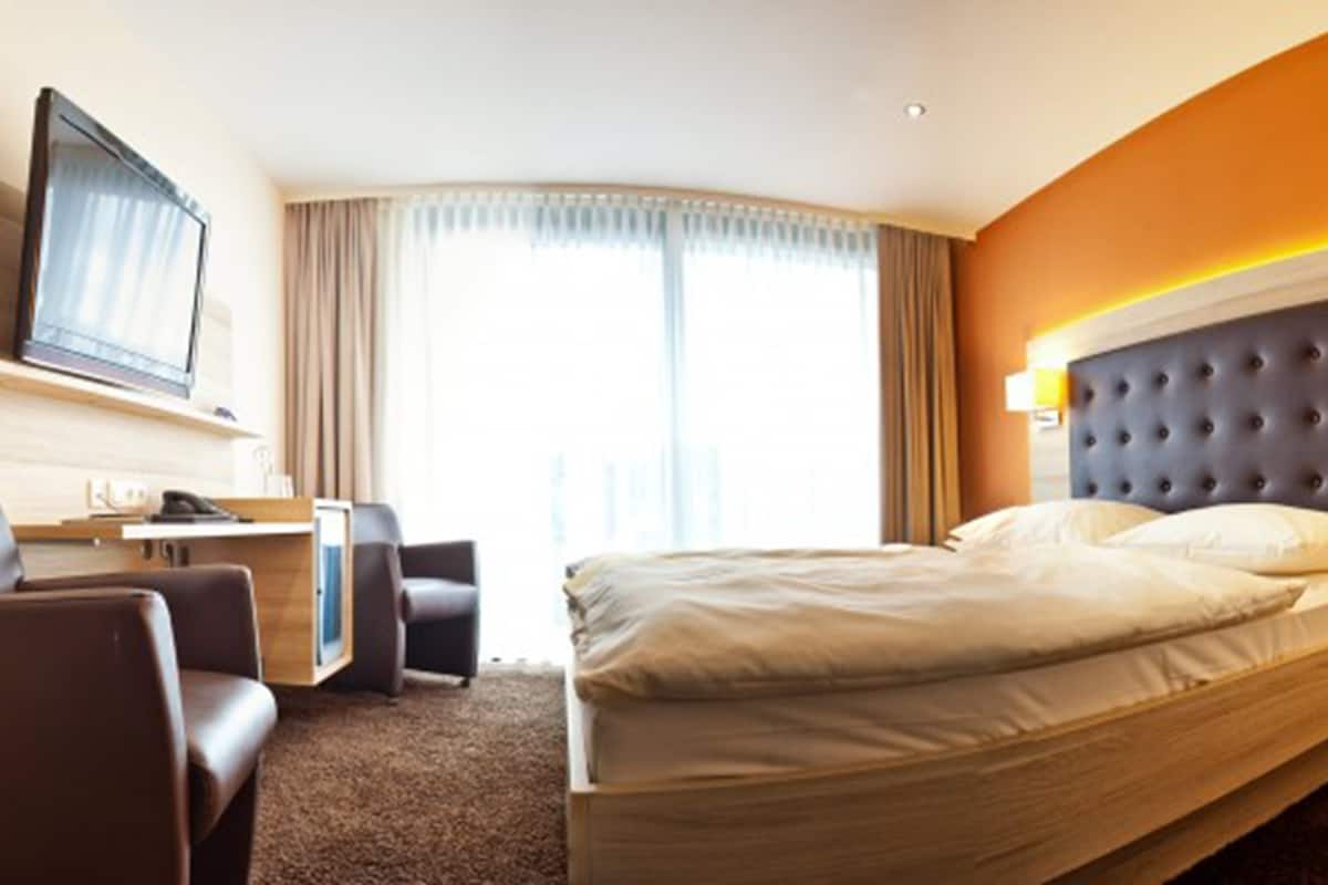 minibar, desk, blackout curtains, soundproofing