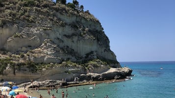 Una spiaggia nelle vicinanze