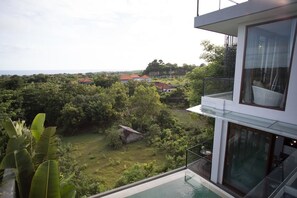 Villa de lujo, 4 habitaciones, vista al océano, frente al mar | Vista del balcón