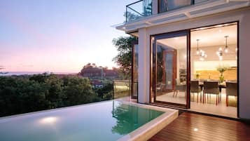Vila Mewah, 4 kamar tidur, pemandangan samudra, menghadap laut | Teras/patio