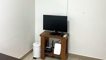 ダブルルーム | 遮光カーテン、WiFi (無料)、ベッドシーツ