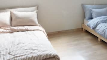 Room, 2 Queen Beds (HA3) | Blackout drapes, free WiFi