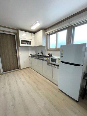 Fridge, microwave, cookware/dishes/utensils, freezer