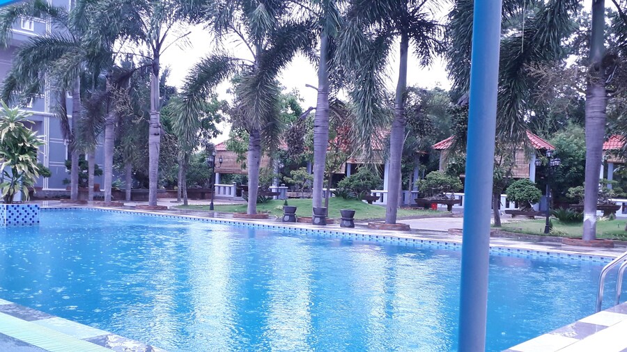 Ven Song Riverside Hotel