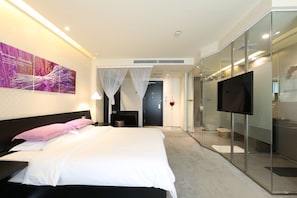 Habitación doble de diseñador, 1 cama King size, para no fumadores | Sábanas de algodón egipcio, ropa de cama de alta calidad y edredón