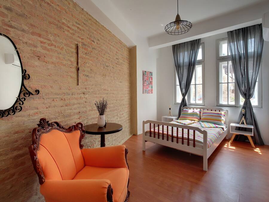 Decoración personalizada, muebles diferentes y escritorio
