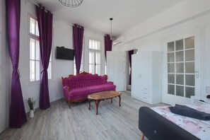 Exclusive Apartment, 1 Queen Bed with Sofa bed, Kitchenette, City View | Individually decorated, individually furnished, desk, laptop workspace - Hostel Musala (Varna)