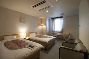 Twin Room A, Non Smoking or Smoking (advance request required) | Desk, free WiFi, bed sheets - Hotel Four C'S (Motomiya)