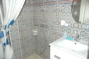 Apartment, 2 Bedrooms, Balcony, Sea View (2nd Floor) | Bathroom shower - Dar Oceana (Aourir)